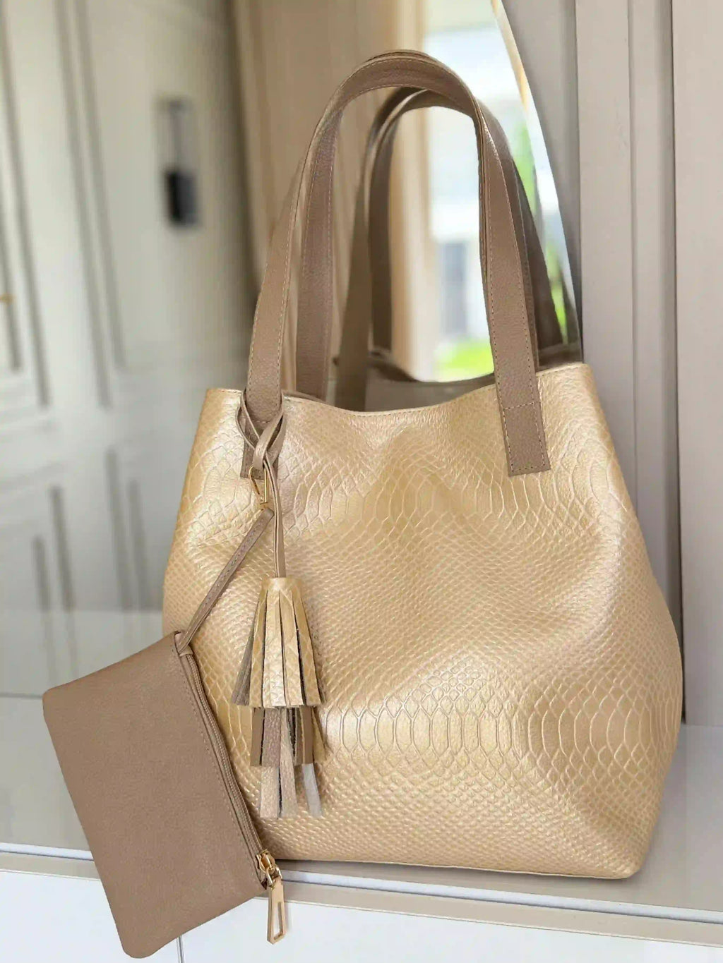 Cartera en cuero con monedero