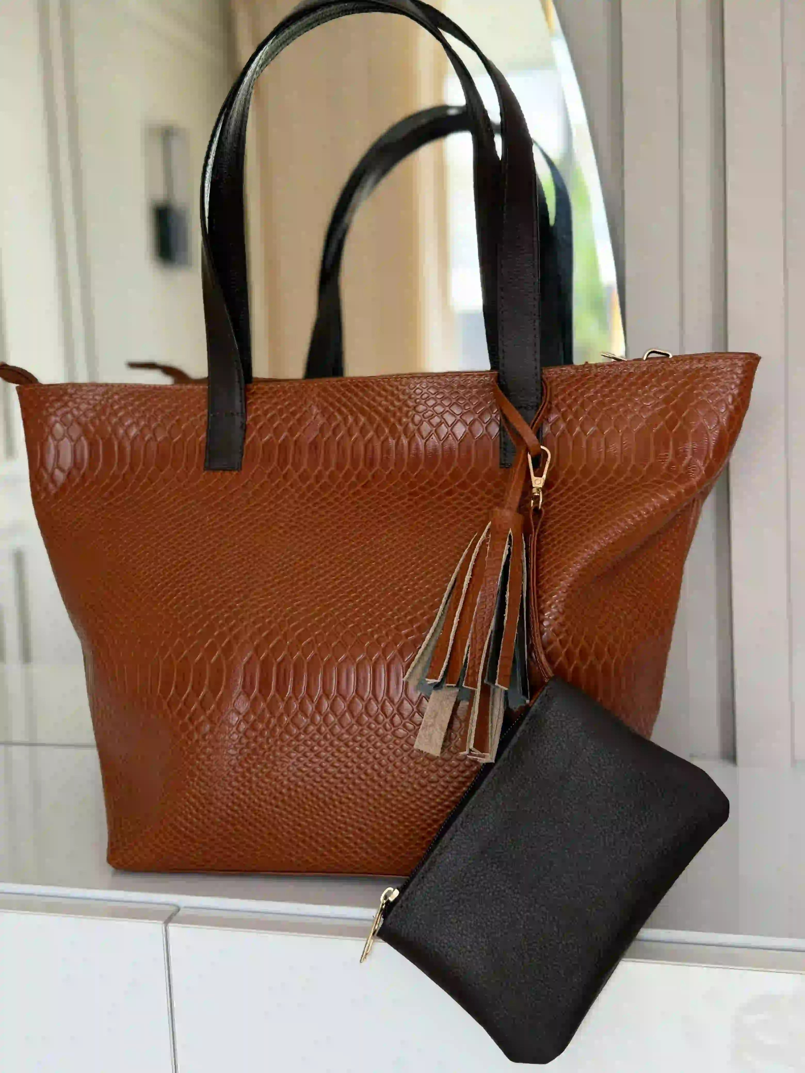 Cartera en cuero con monedero