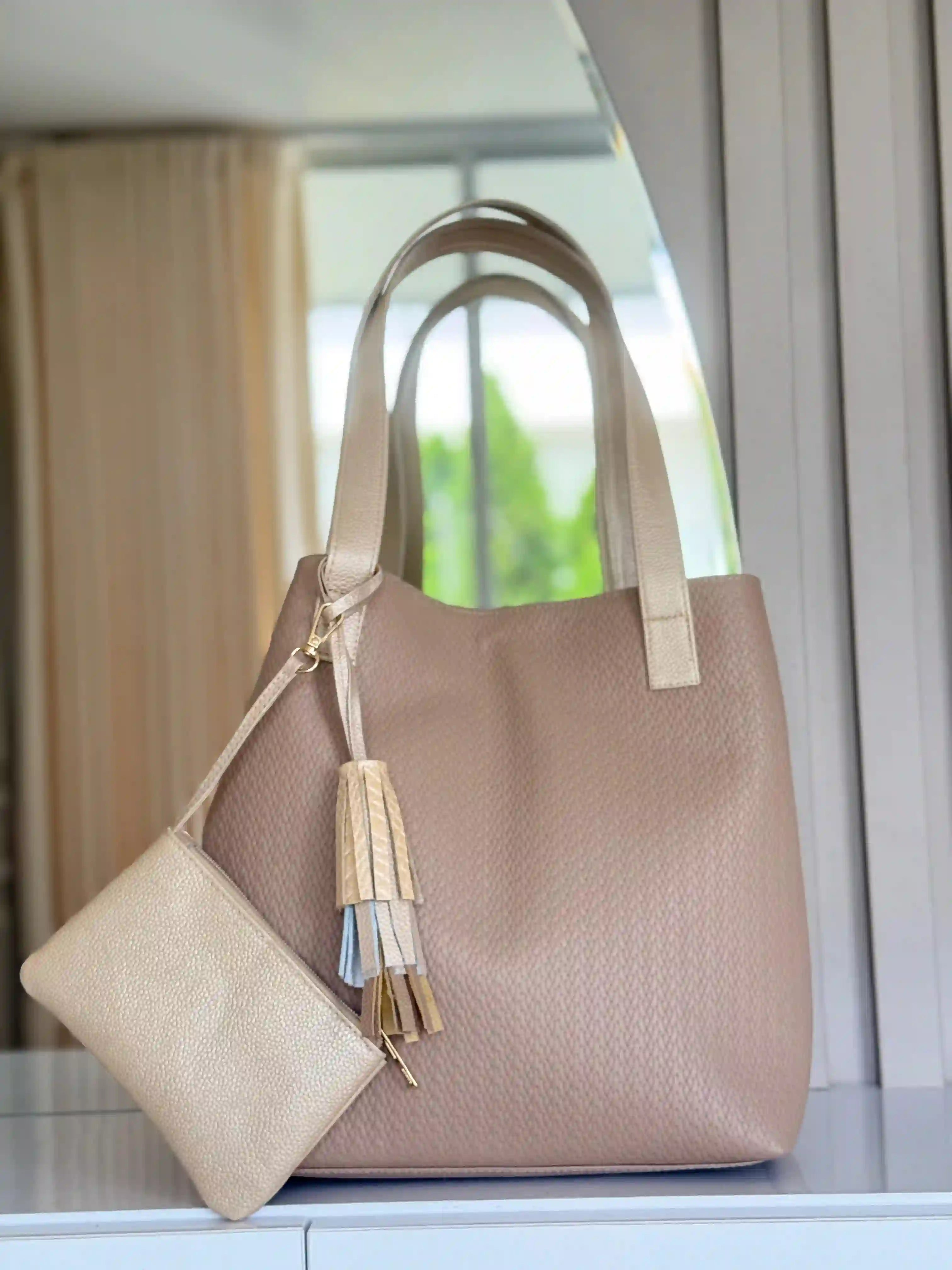 Cartera en cuero con monedero